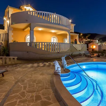 Villa Maria *